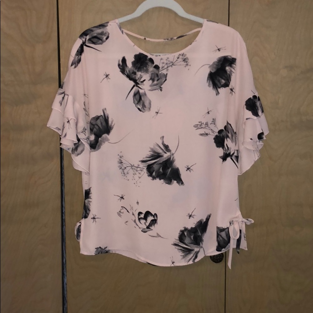 Express Blouse with Ruffle Sleeve